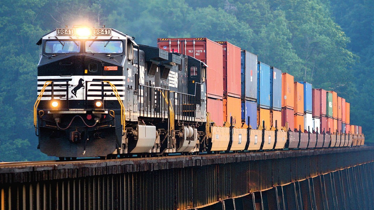 Rail cargo logistics